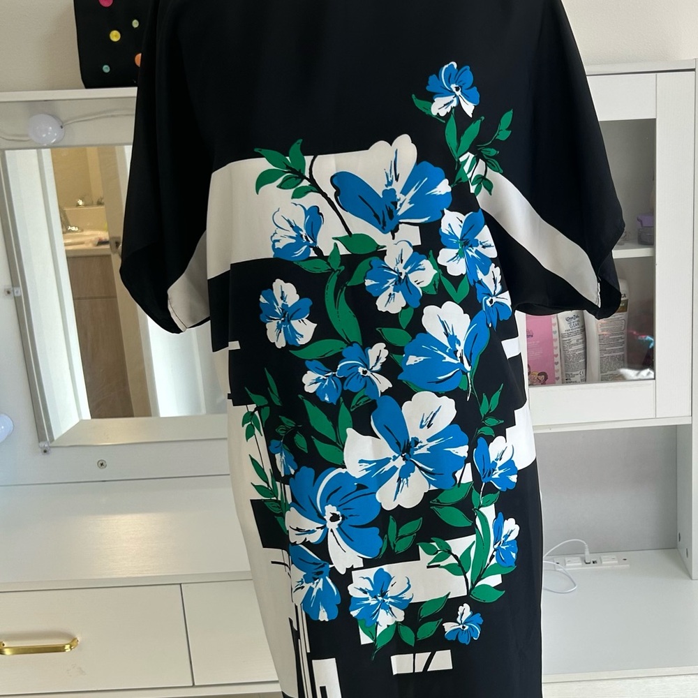 Ellen Tracy Black and Blue Floral Long Sleeve Dress